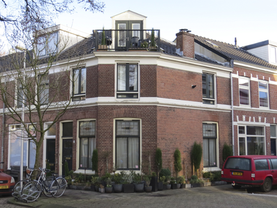 908713 Gezicht op het winkelhoekpand Goedestraat 139 te Utrecht, met rechts de Bollenhofsestraat.N.B. bouwjaar: ...